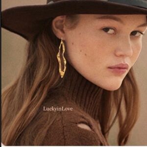 ALEXIS BITTAR • Gold Light Sculpted Linear Svelte Crumpled  Hoop Drop Earrings